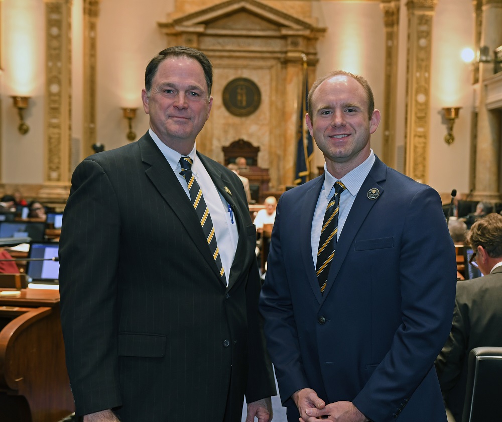 Senator Jason Howell (left), with 鶹Ƶ Executive Director of Government and Institutional Relations Jordan Smith (right)
